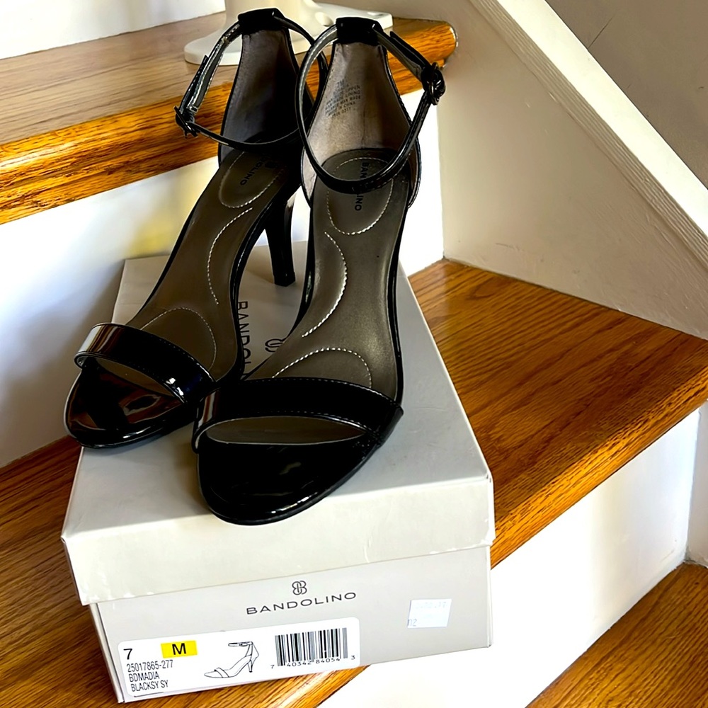 Bandolino Women’s Dress High Heel Sandal Black Patent-Size 7 New Not Worn